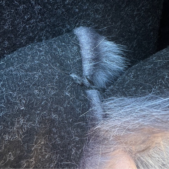 Odiva Long Gray Acrylic Vest with Faux Fur Trim - Picture 6 of 6